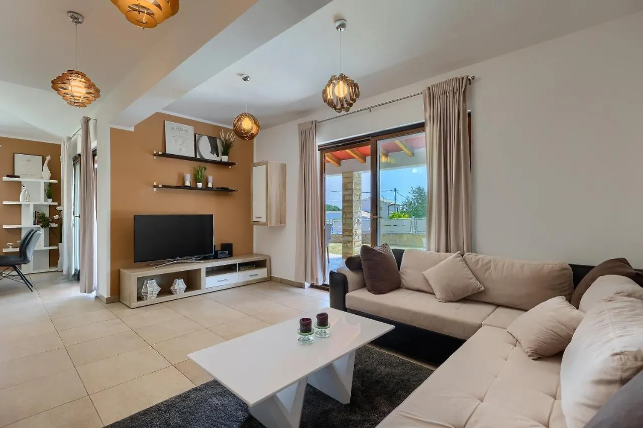 Villa Gloria, Villa With Heated Pool Kavran Croatia