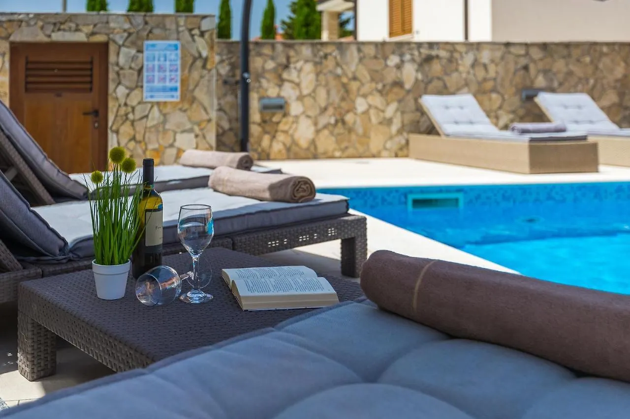 Villa Gloria, Villa With Heated Pool Kavran